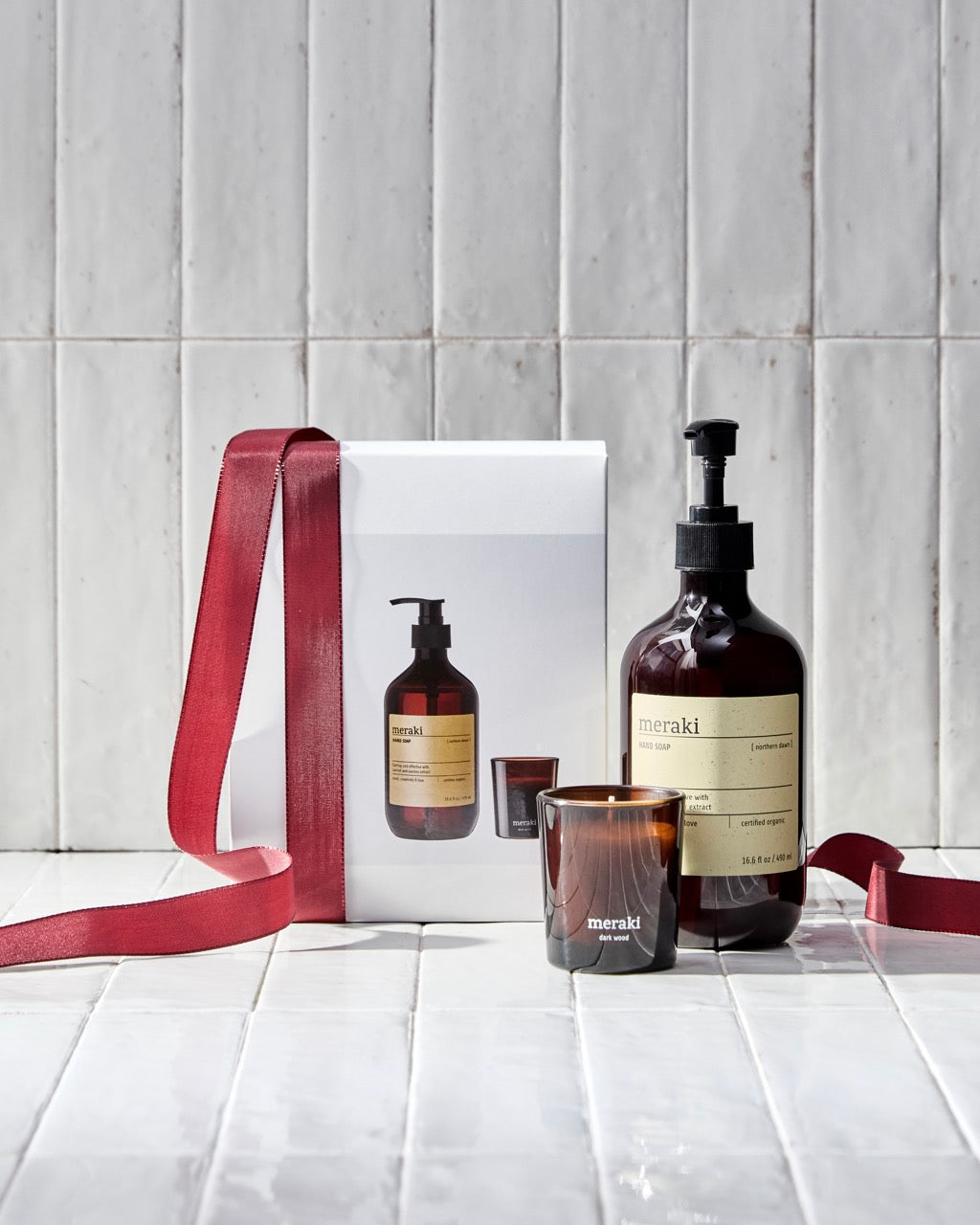 Gift box, Northern Dawn Hand Soap + Dark Wood Candle, 490 ml | 60 g