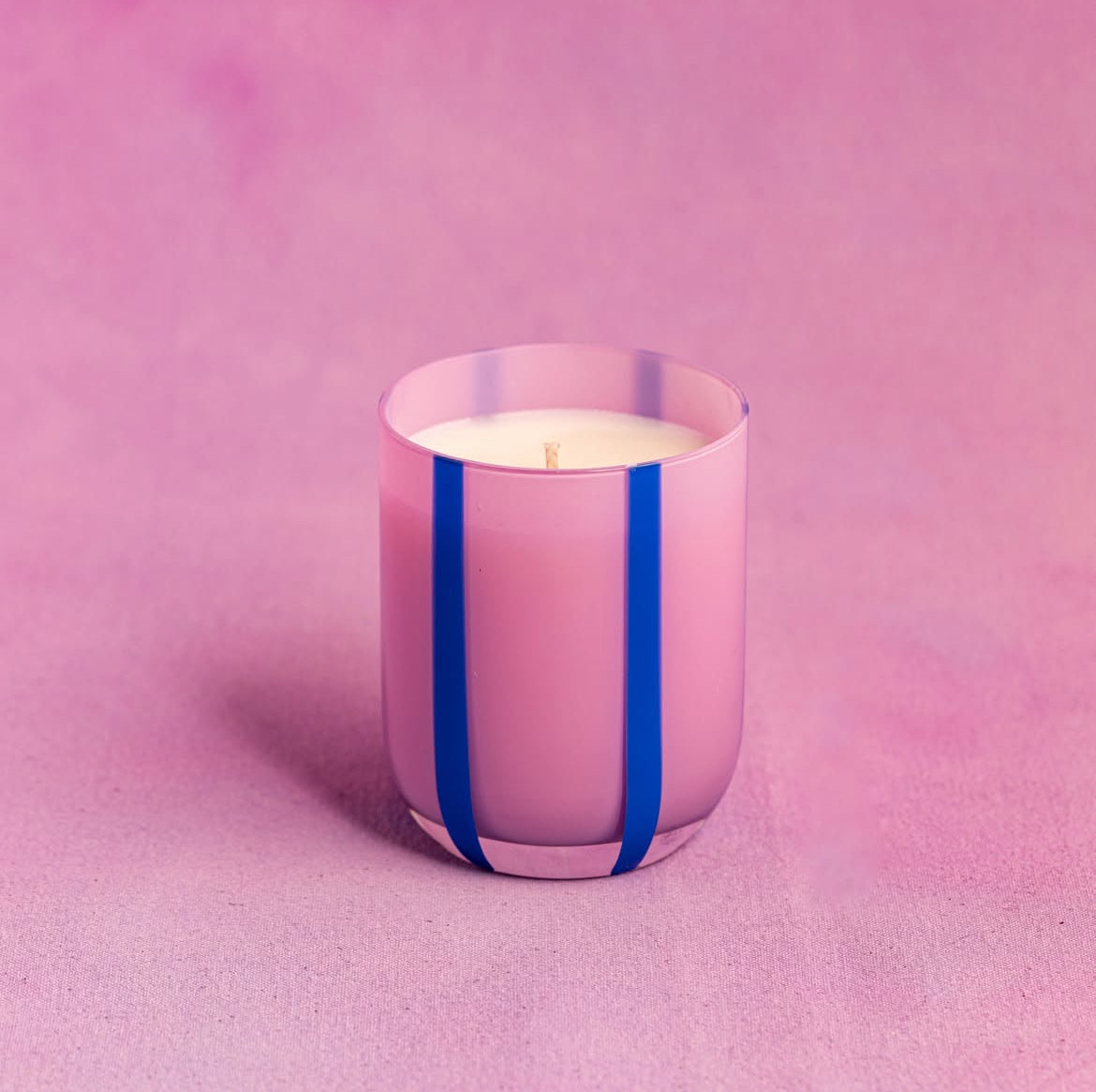 Atina Duftkerze - Blackcurrant & Oudh, 280 g